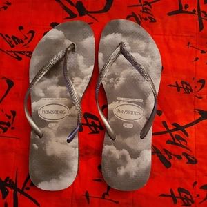Havaianas Gray size 9/10w flip flops